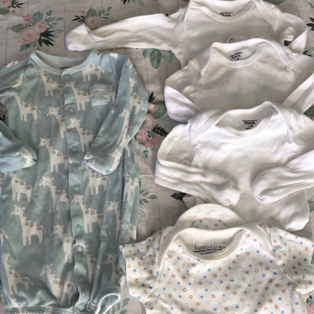Newborn onesie bundle! Details in description